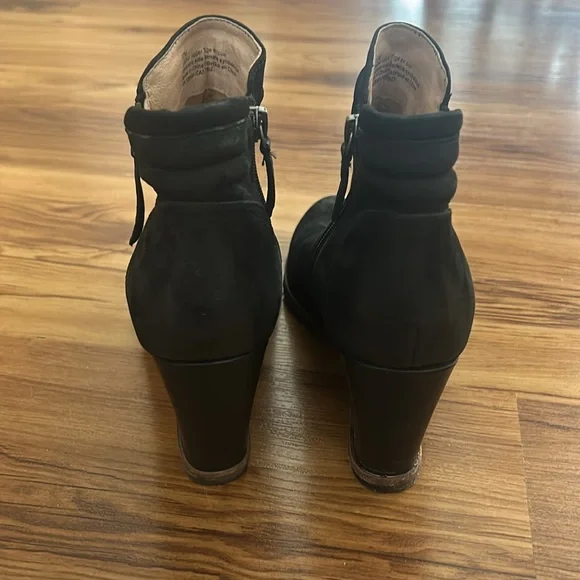 Gorgeous pair wedge black booties biala brand leather upper size 7 comfortable - Picture 2 of 10